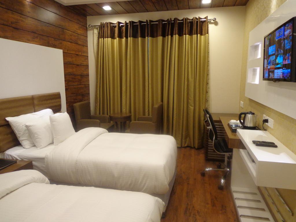 Hotel Taj Princess - Boutique Hotel New Delhi Room photo